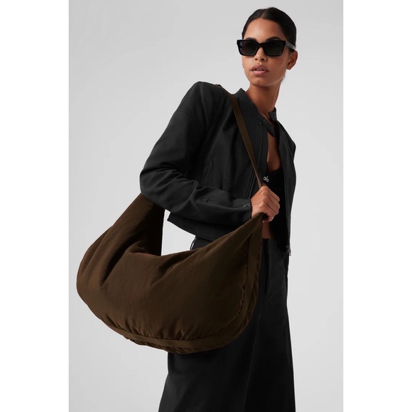 Alo Yoga Om The Go Gym Sling Bag Expresso - Picture 5 of 14